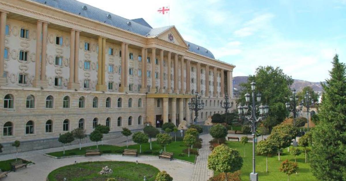 ჯარისკაცების მიმართ ღირსების შემლახველ ქმედებაში ბრალდებულებისთვის აღკვეთის ღონისძიების შეფარდებაზე მსჯელობენ