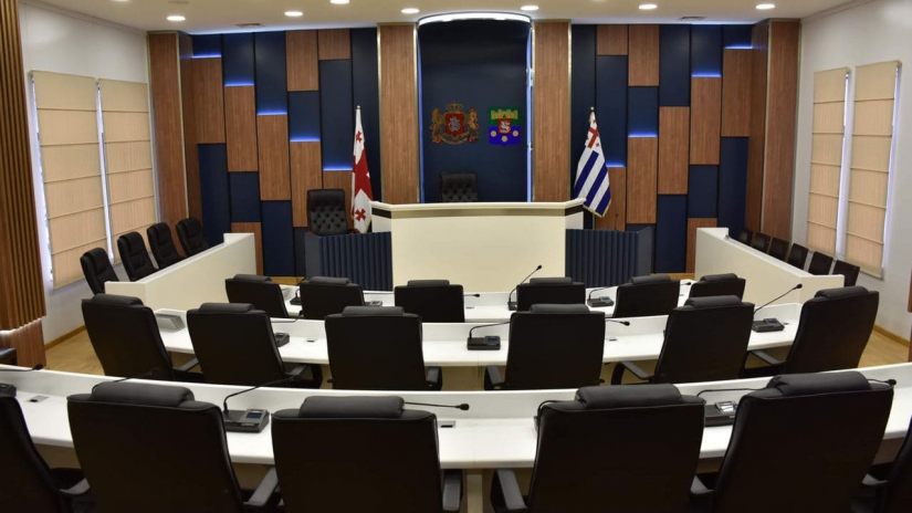 აჭარის უმაღლეს საბჭოში ხმაური და დაპირისპირებაა