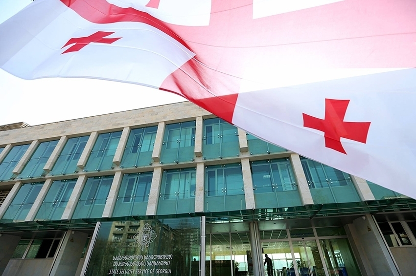 სუს-ის ინფორმაციით, განსაკუთრებით დიდი ოდენობით ქრთამის აღების ფაქტზე, ამბროლაურის საკრებულოს ერთ-ერთი ფრაქციის თავმჯდომარე დააკავეს