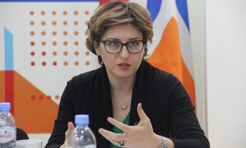 ხათუნა სამნიძე - გუშინდელი დღე დასრულდა კვლავ იმით, რომ ხელისუფლებამ მშვიდობიანი დემონსტრანტების წინააღმდეგ მიმართული მოძალადე ჯგუფები ვერ ან არ მართა