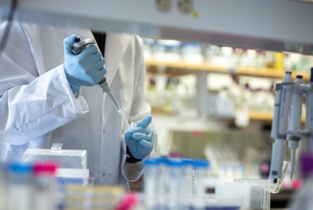 საქართველოში ბოლო 24 საათში კორონავირუსით 74 პაციენტი გარდაიცვალა