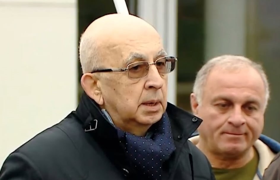 მას, პირდაპირი მნიშვნელობით, კლავენ - მიხეილ სააკაშვილის მამა