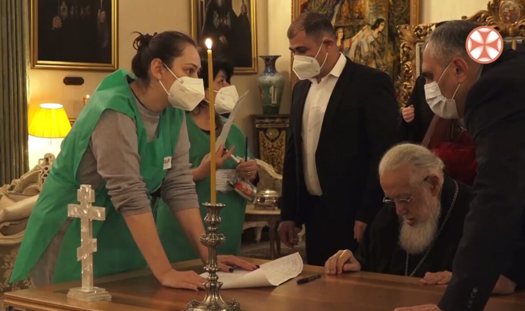 „დღეს ვირჩევთ მომავალს“ - ილია მეორემ გადასატანი ყუთით ისარგებლა