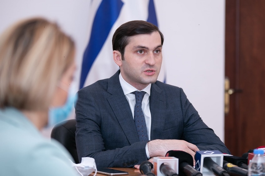 თორნიკე რიჟვაძე ოპოზიციის ბრალდებას პასუოხბს და ბოდიშის მოხდა ითხოვს