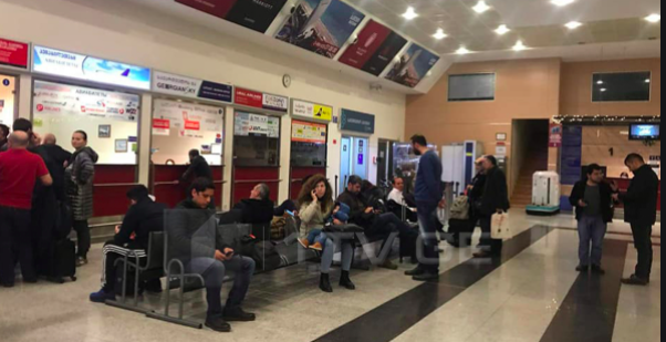 ბათუმის აეროპორტში, ქარის გამო, თვითმფრინავი ვერ დაეშვა