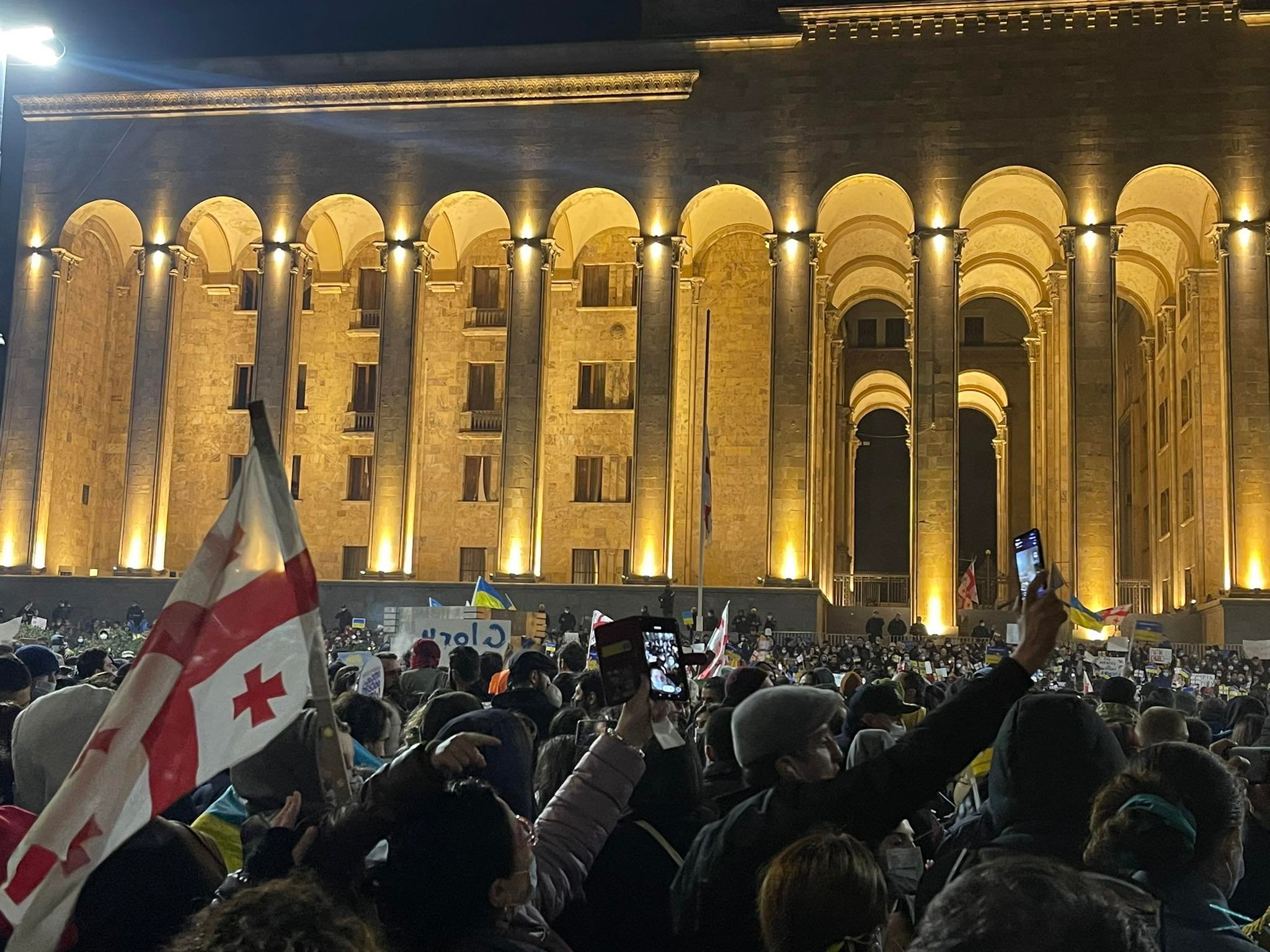 სალომე ზურაბიშვილმა უკრაინის მხარდამჭერი აქციის ფოტო დატვიტა