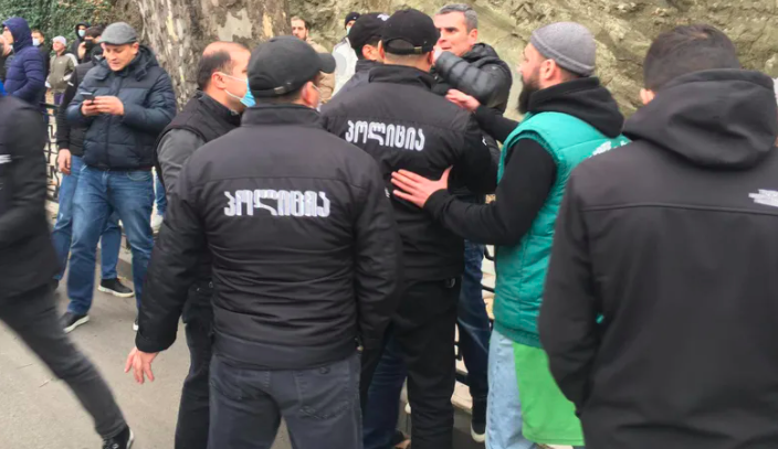 თბილისში პოლიციამ აქციიის 16 მონაწილე დააკავა