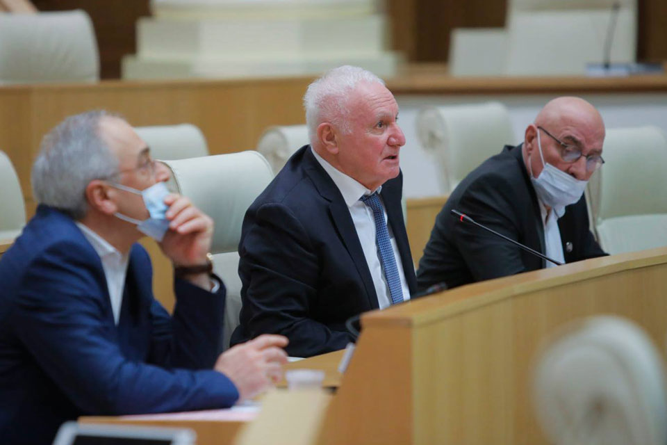 დროა, მთავრობამ და პარლამენტმა შეთანხმებულად იზრუნონ მოსალოდნელი კრიზისის გადალახვის გზებზე-ფრიდონ ინჯია