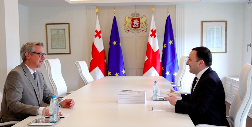 ირაკლი ღარიბაშვილმა კარლ ჰარცელს ევროკავშირის კითხვარის მეორე ნაწილი გადასცა