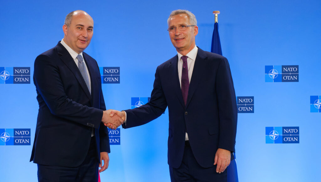 ჯუანშერ ბურჭულაძე იენს სტოლტენბერგს შეხვდა