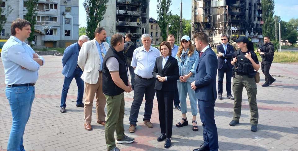 ვნახეთ მასობრივი სამარხები ბუჩაში, ეს ტრაგედიაა-მაია სანდუ