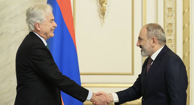 ნიკოლ ფაშინიანი ერევანში აშშ-ის ცენტრალური სადაზვერვო სააგენტოს ხელმძღვანელს შეხვდა