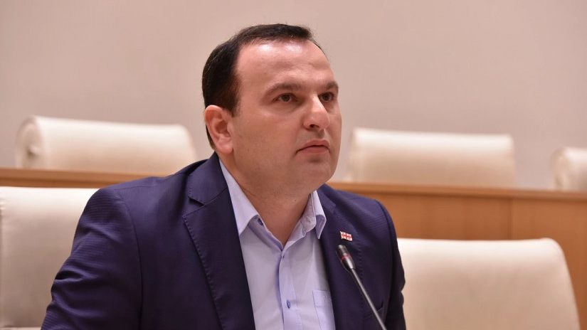 არ მგონია, სწორი იყოს საკითხის ისე დაყენება, რომ თუ სააკაშვილი პოლიტიკიდან წავა, პატიმრობიდან გათავისუფლდეს-პაატა მანჯგალაძე