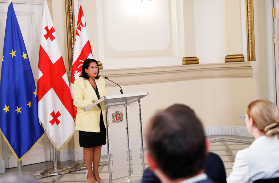 სალომე ზურაბიშვილმა კონფერენციის, „დიდება უკრაინას“ მონაწილეებს უმასპინძლა