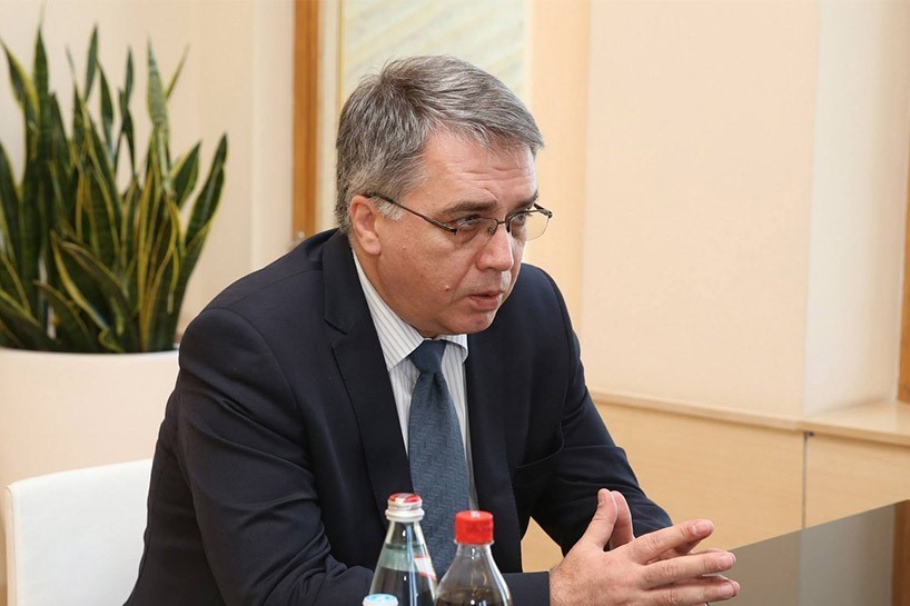 დავით სერგეენკო - პარლამენტი მინისტრთა კაბინეტი არ არის, აქ არავის აქვს ვალდებულება, ვინმეს ნათქვამს გაემიჯნოს ან სოლიდარობა გამოხატოს, ყველას თავის არჩევანი და გზა აქვს