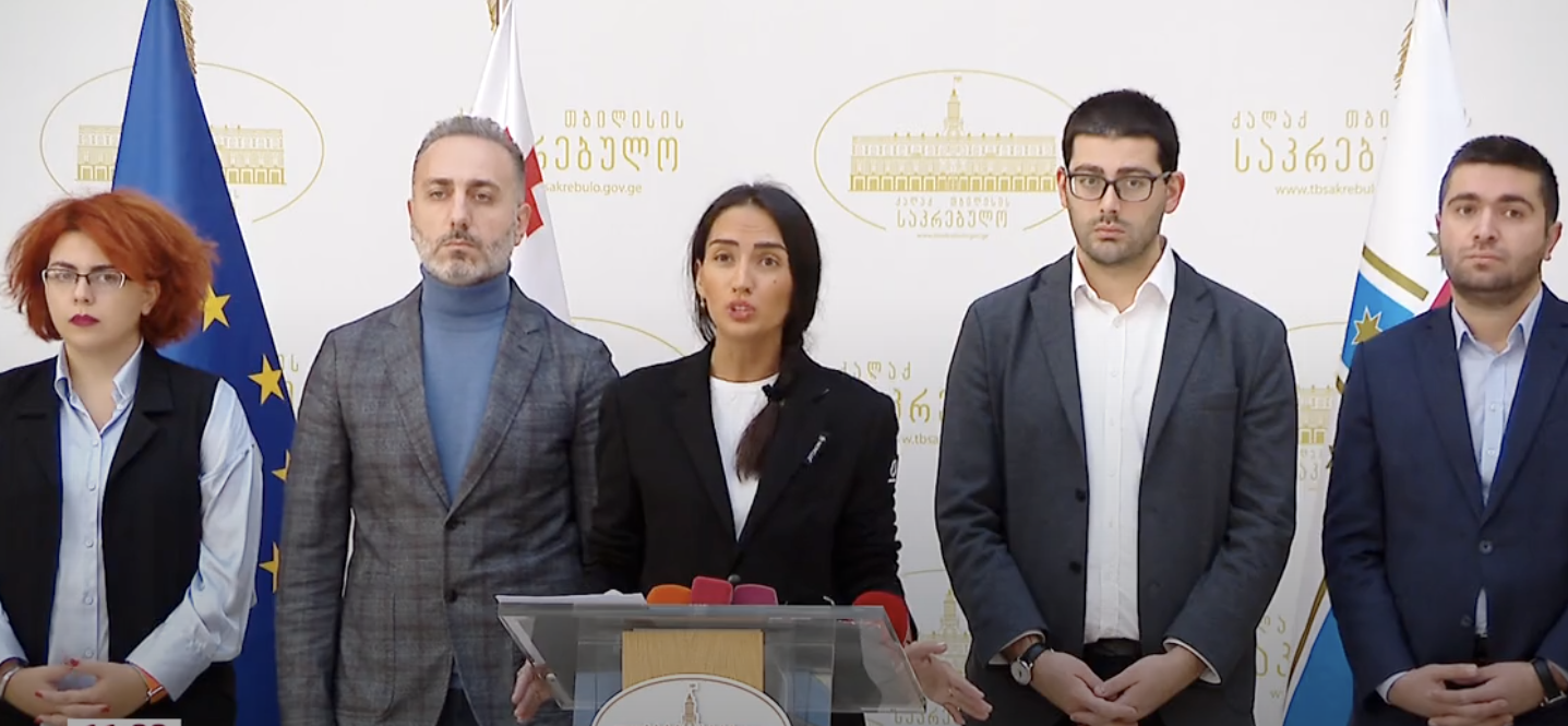 ველოდებით, რომ კალაძე მოვა, არ შეუშინდება კითხვებს - ოპოზიცია საკრებულოში რიგგარეშე სხდომას ითხოვს