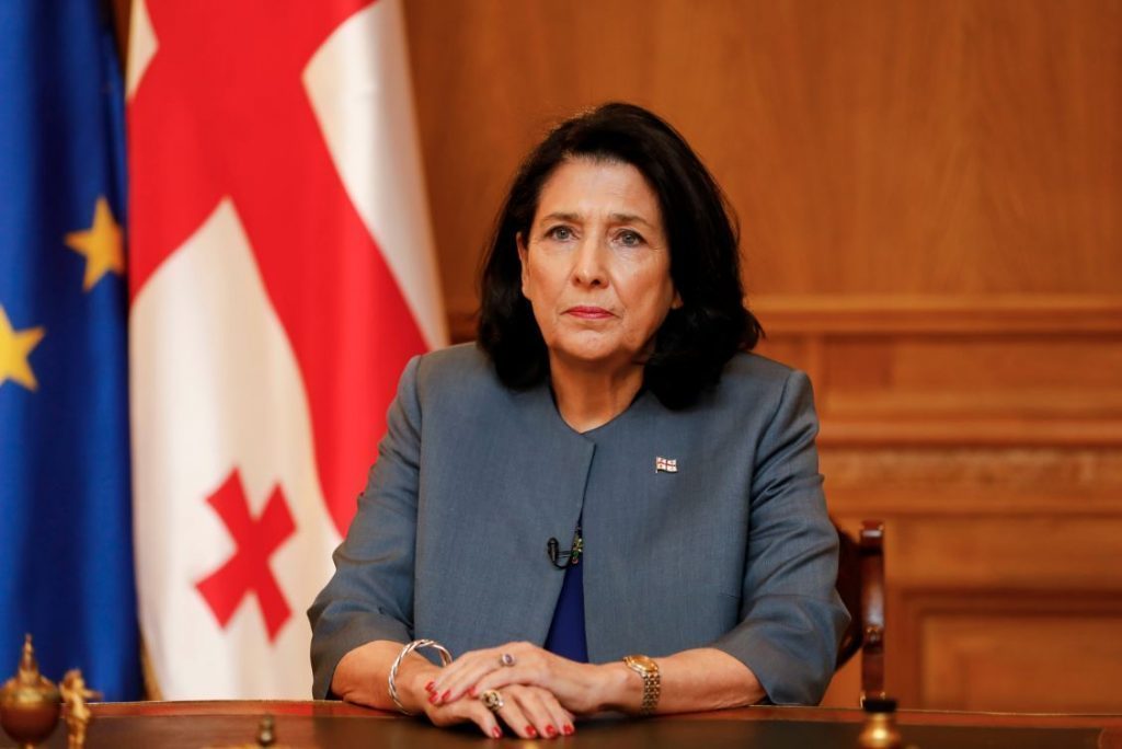"როგორ არის თქვენი საყვარელი ფორმულა?.. პრეზიდენტი დუმს"-სალომე ზურაბშვილი