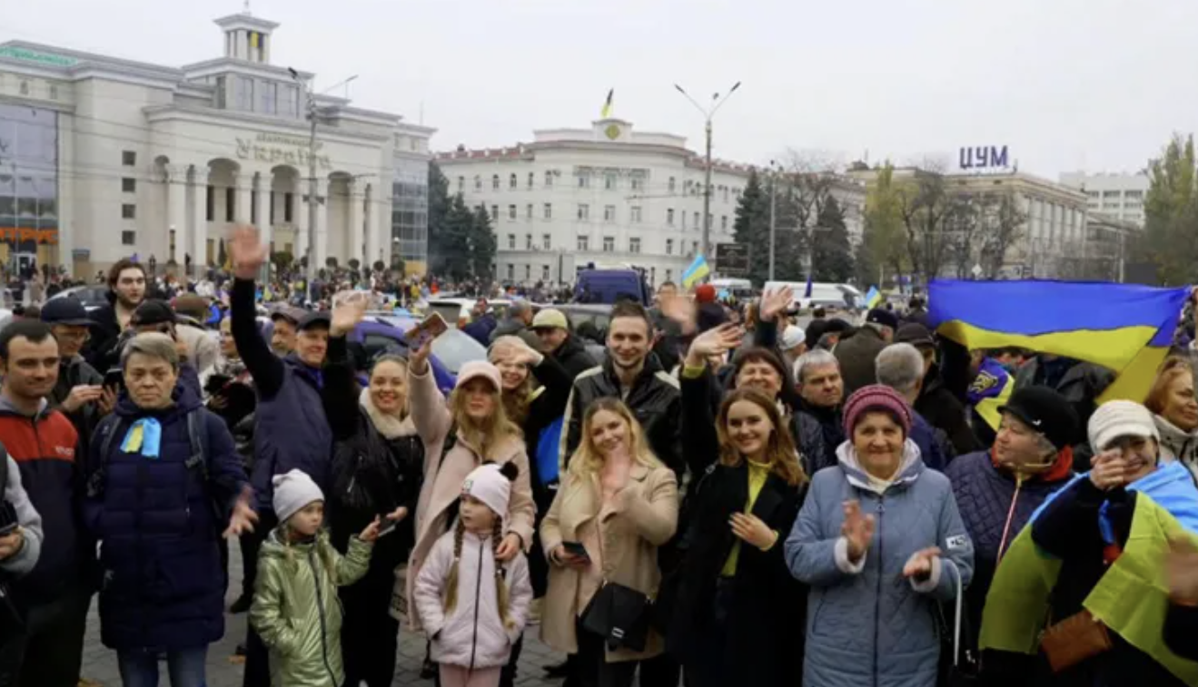 CNN ქალაქ ხერსონიდან კადრებს ავრცელებს, სადაც ადგილობრივები 8 თვის განმავლობაში რუსეთის ოკუპაციის მძიმე შედეგებზე ყვებიან