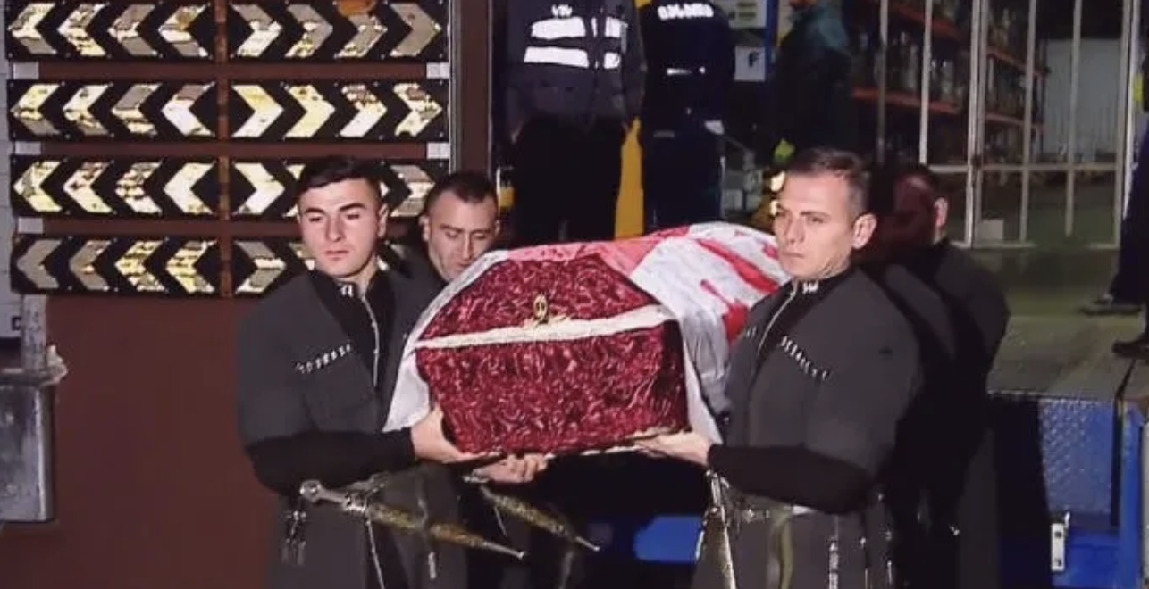 უკრაინაში დაღუპული ქართველი მებრძოლი ჯაბა ხოფერია სამშობლოში ჩამოასვენეს