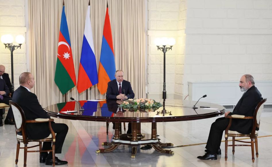 პეტერბურგში ვლადიმერ პუტინის, ნიკოლ ფაშინიანისა და ილჰამ ალიევის შეხვედრა გაიმართა