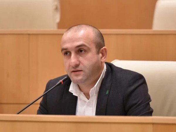 „ნაცმოძრაობის“ ლიდერები ძალაუფლებას ახორციელებენ და სააკაშვილის რეპუტაციას იყენებენ - იაგო ხვიჩია