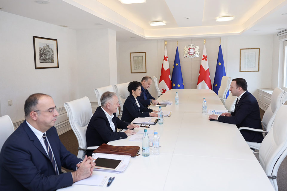 ირაკლი ღარიბაშვილმა თეა წულუკიანთან და მის მოადგილეებთან სამუშაო თათბირი გამართა
