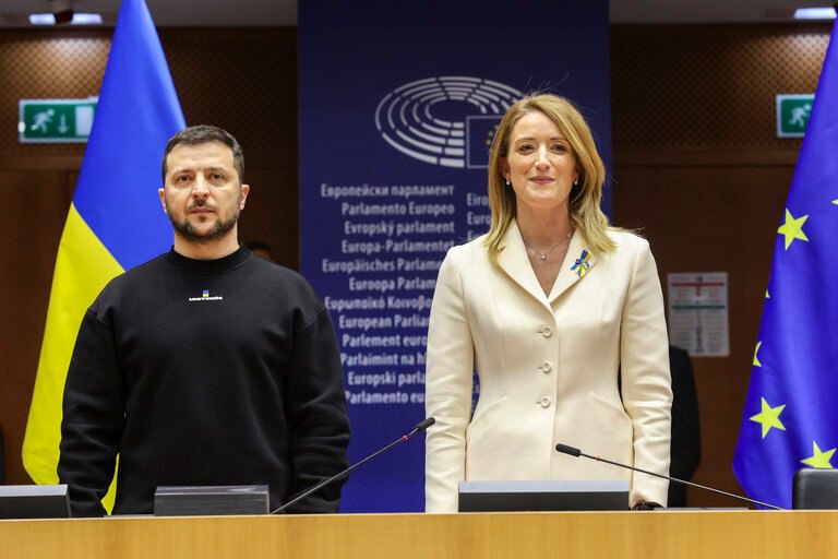 რობერტა მეცოლამ ვოლოდიმირ ზელენსკის მიმართა - ჩვენ გვაქვს თქვენი ზურგი, თქვენ გვერდით ვიქნებით, რამდენი ხანიც საჭირო იქნება