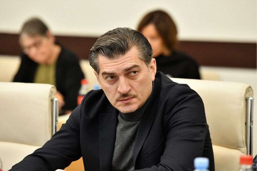 ყაველაშვილი საზოგადოებას ბოდიშს უხდის იგი პარლამენტში დღეს ისევ იგინებოდა