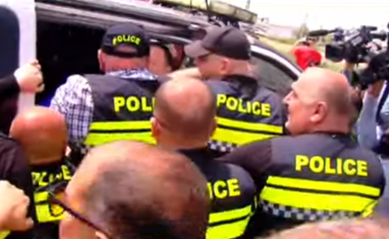 აეროპორტთან დაკავებების სერია დაიწყო - დაკავებულია რამდენიმე პირი