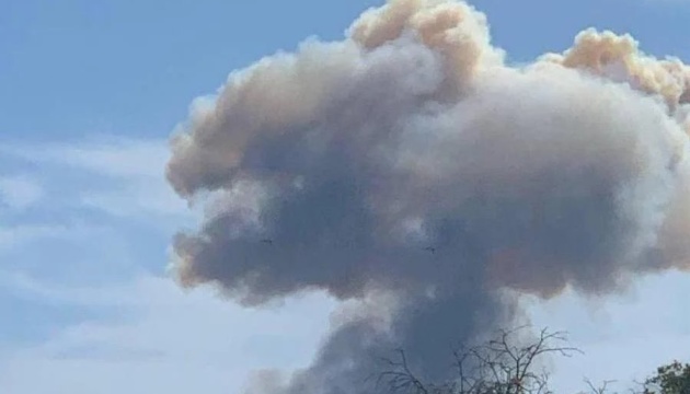 Explosions ring out in Khmelnytskyi region amid air raid alert - media
