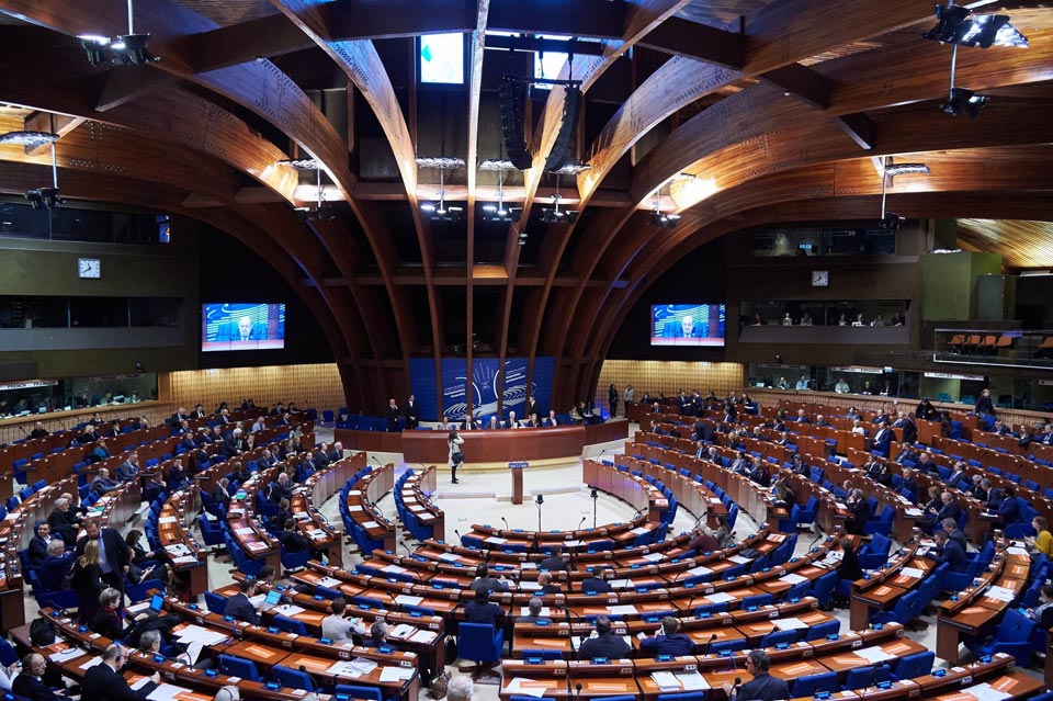 ევროსაბჭოს საპარლამენტო ასამბლეა მოუწოდებს საერთაშორისო საზოგადოებას, პუტინის ახლანდელი ვადის ამოწურვის შემდეგ მისი პრეზიდენტობა არალეგიტიმურად აღიაროს