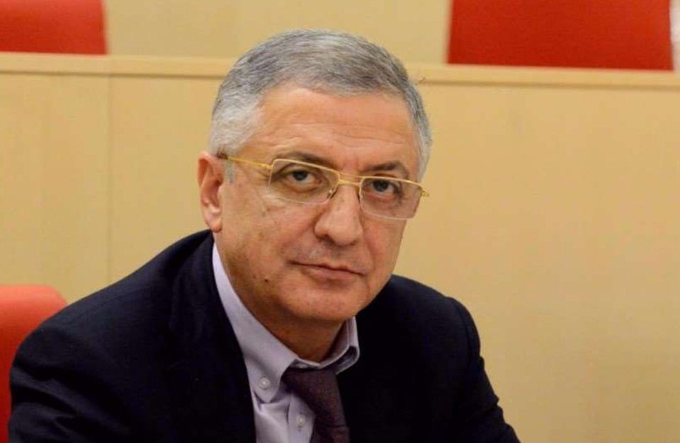 საპარლამენტო უმრავლესობის წევრი ისკო დასენი განცხადებას ავრცელებს