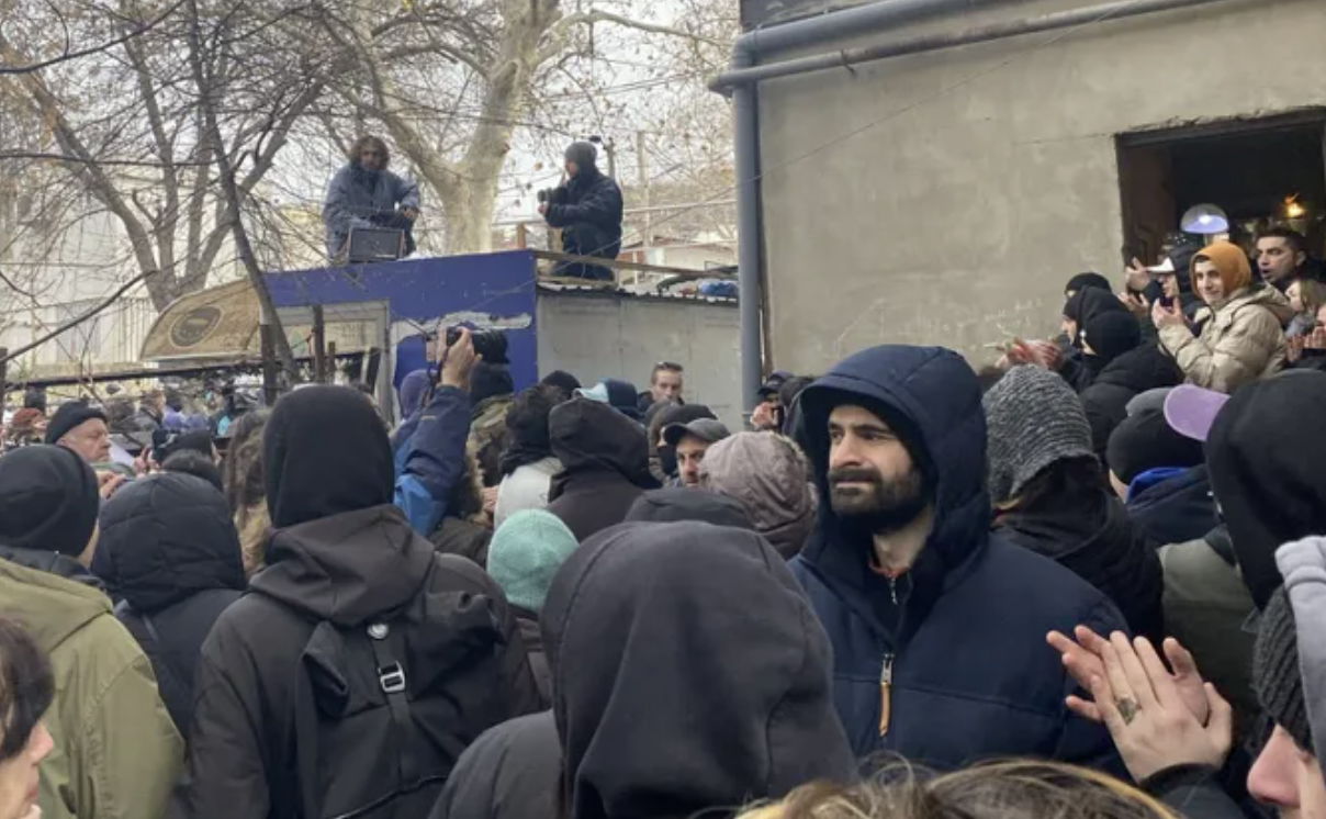 აღსრულების ეროვნულმა ბიურომ თბილისში, დადიანის ქუჩაზე, კაკიაშვილების ოჯახის გამოსახლება დროებით გადადო