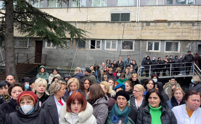 "რესპუბლიკური საავადმყოფოს დანგრევის სანაცვლოდ დიდი ქრთამია აღებული" - მედიკოსები პროტესტს უწყვეტ რეჟიმში აანონსებენ