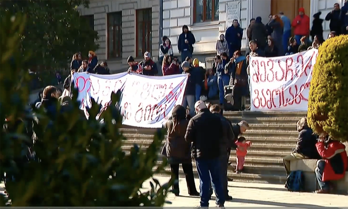 თბილისის სახელმწიფო უნივერსიტეტში სტუდენტთა ნაწილი საპროტესტო აქციას მართავს