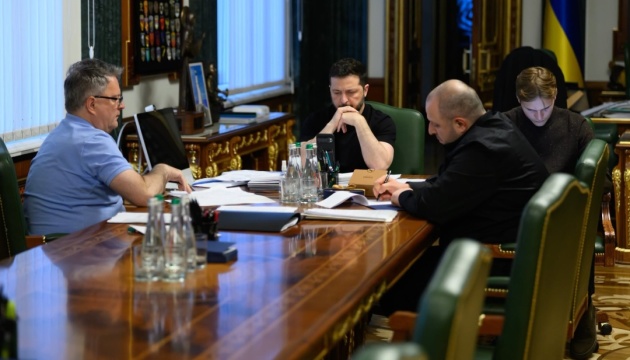 Zelensky discusses next steps in diplomacy with Trump's representatives