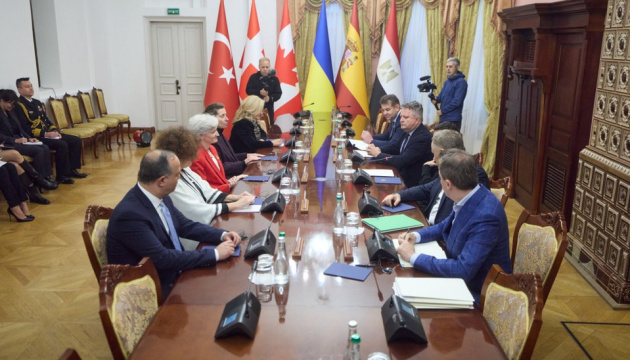 President Zelensky accepts letters of credence from ambassadors of five countries