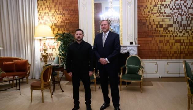 Zelensky discusses Russian attacks and peace efforts with Dutch King